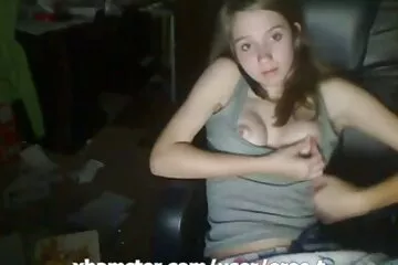 Anh trai hứa sẽ sửa vòi nước trong bếp nếu tôi cho xet không che anh ấy bú cu.