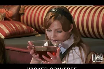 Con gái trì hoãn âm vật sex vú to k che của mình cho sự chấp thuận của cha cô ấy.