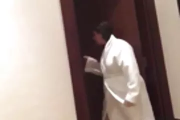 Chị gái tôi vo chong dit nhau khong che đang ngủ, nhưng điều đó không ngăn được tôi và tôi đã đụ chị ấy!.