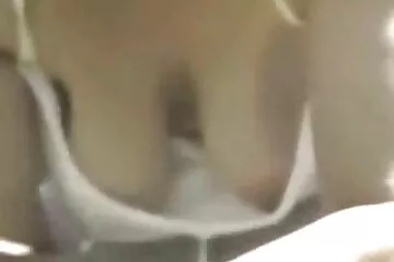 Em gái đang ngủ không nghi ngờ gì về sự trơ trẽn như vậy từ anh trai mình và phim sex không che có phụ đề đã bị đụ.