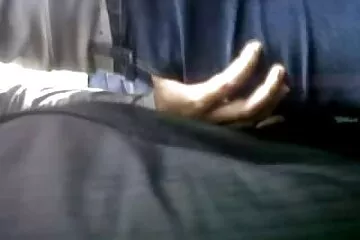 Bạn đang làm gì vậy, tôi là anh trai của bạn! Em gái thủ dâm cho anh trai đốt rồi đút ditnhaukhongche vào mồm.