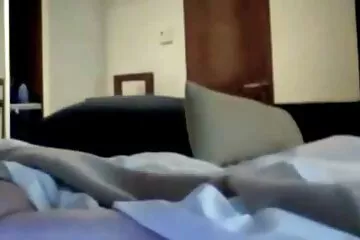 Để ăn tinh trùng, con gái riêng nheo mắt phim heo không che bú cặc bố dượng thật lâu.