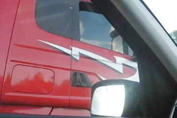 Bố địt con gái sex hoạt hình không che nhỏ trước mặt mẹ.