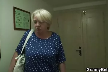 Vâng, mẹ, phim sex khong che lon mup mọi thứ đều ổn, chúng con đang chơi với bố ở đây.