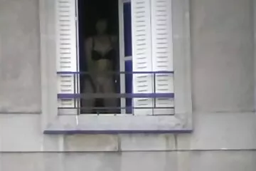 Busty mẹ sau khi quan hệ bú dương sex không che online vật của con trai mình và nuốt tinh trùng.