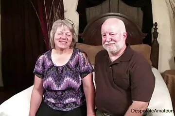 Bắt được em gái khỏa thân đang tắm phim sex hay ro net và chịch em ấy trong phòng ngủ trong âm hộ.