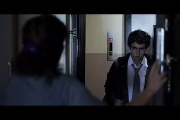 Bố dậy địt con gái loạn luân phim sexxkhong che trên giường.